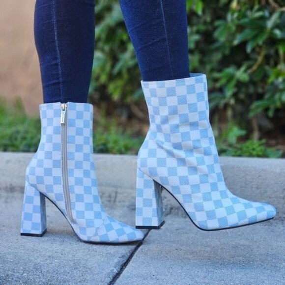 Womens Checkered Print Square Toe Block Heel Bootie - Picture 1 of 6